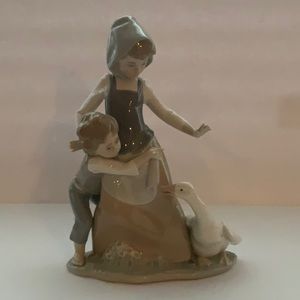 Lladro #5033 Avoiding the Goose